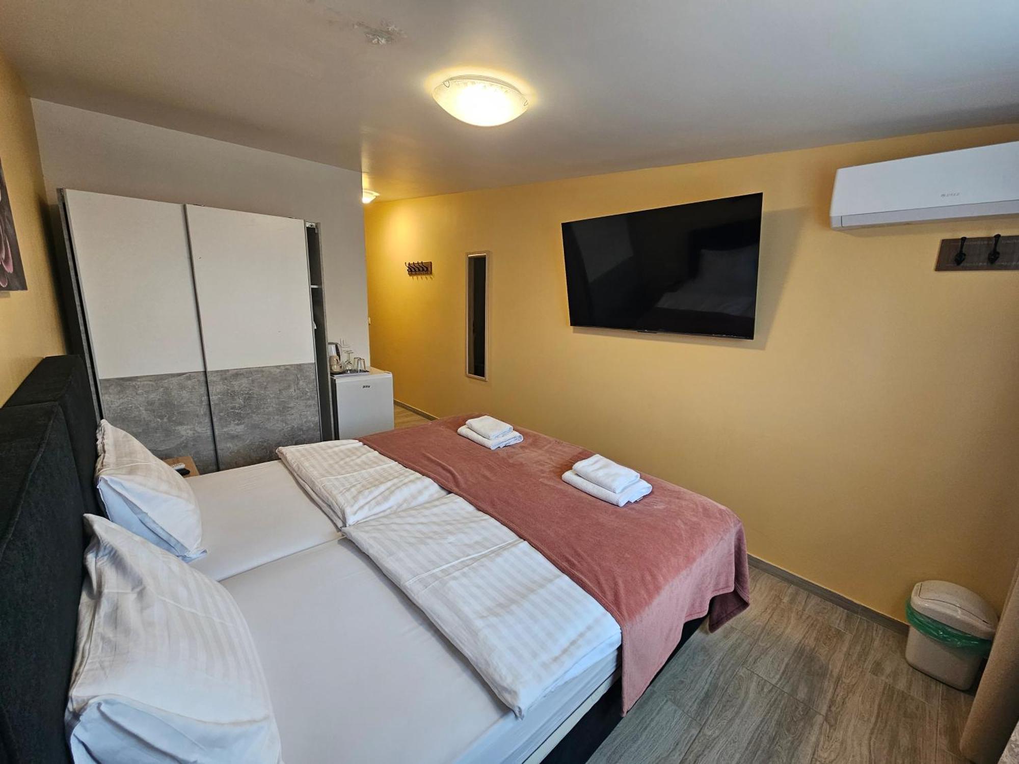 Royal Apartments & Rooms Zagreb Bagian luar foto
